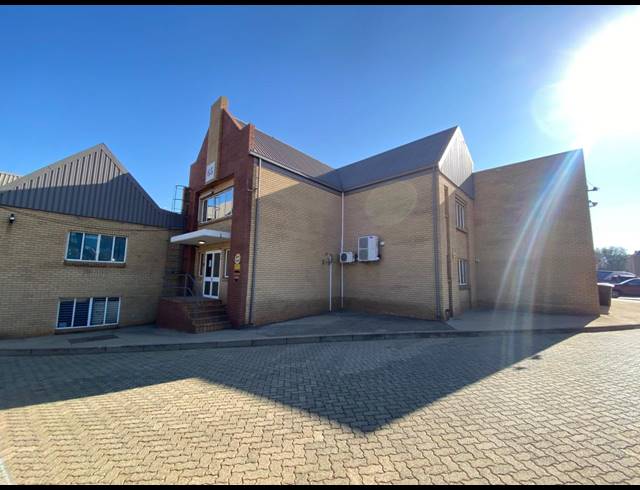 314M² WAREHOUSE TO LET IN SUNNYROCK